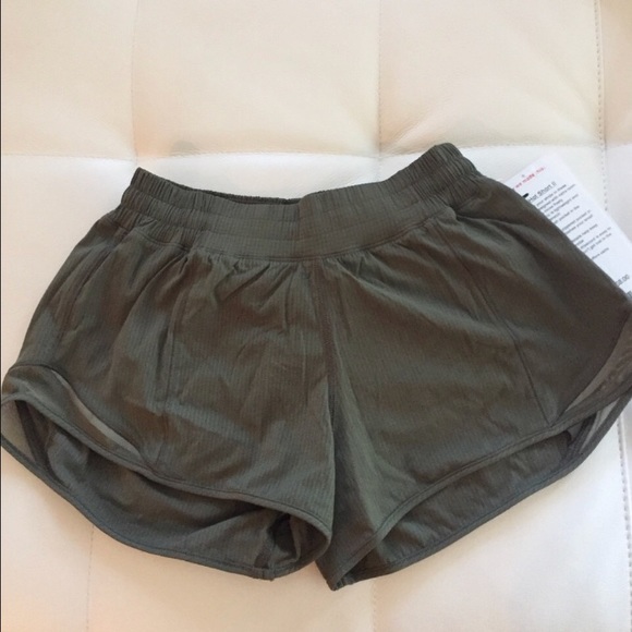 lululemon athletica Pants - NWT FATG LULULEMON HOTTY HOT SHORT II - - Size 2